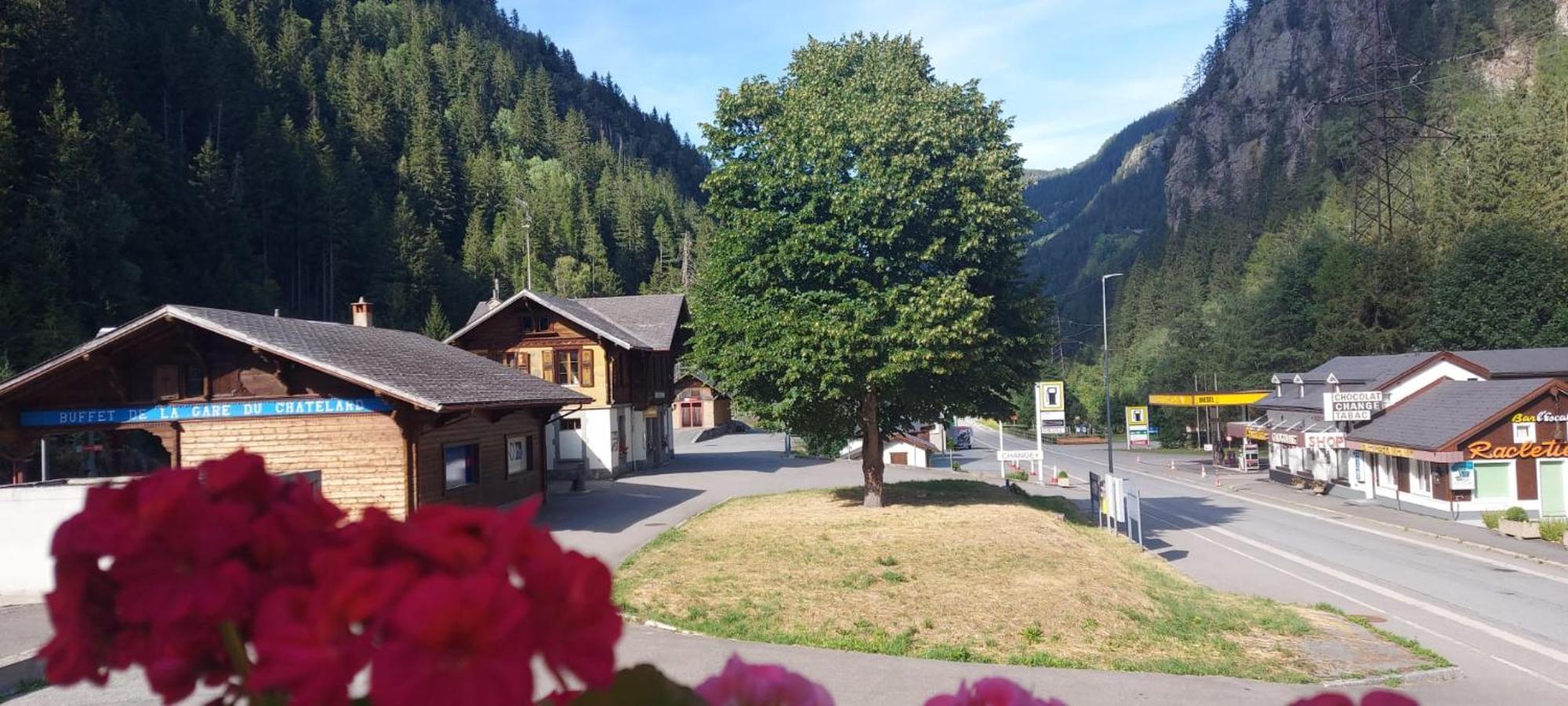Les Touristes Hotel Chatelard Exterior photo